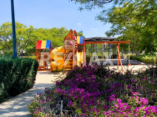 Venta En El Campanario Residencial Y Golf: Seguridad, Lujo Y Comodidad
