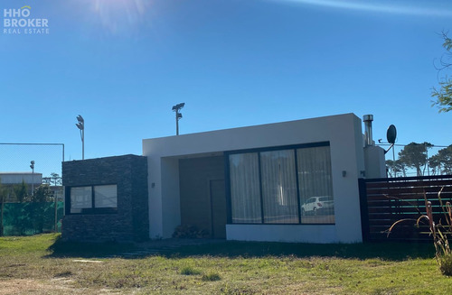 Casa A La Venta. Barrio Privado. Punta Del Este.