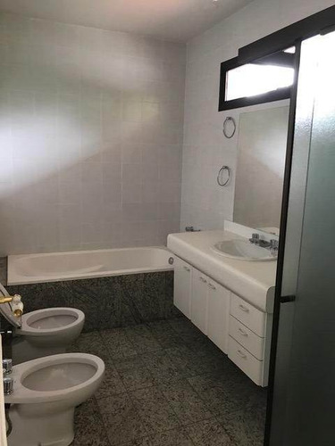 Alphaville 02 | Casa À Venda | Aconchegante | 4 Suítes Com Armários | Piscina Com Raia E Deck - Cnc1147