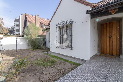 Hermosa Casa Colonial / Sector Residencial De Ñuñoa