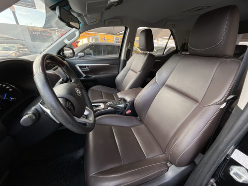 Imagem 13 de 14 de Toyota Sw4 2.8 Tdi Srx 7l 4x4 (aut)