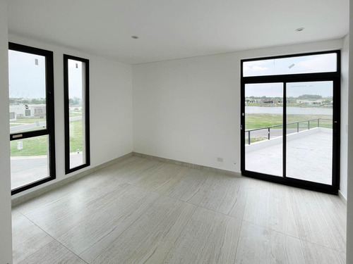 Casa En Venta | 3 Dorm | Area 11 | Barrio San Sebastian | Escobar