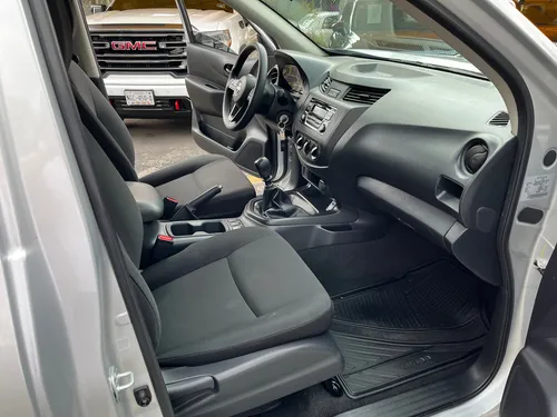 Nissan NP300 2.5 Pick Up Mt Ac