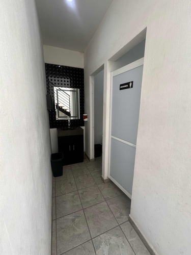Oficinas / Bodega 175m2 3 Baños Excelente Ubicación Al Sur