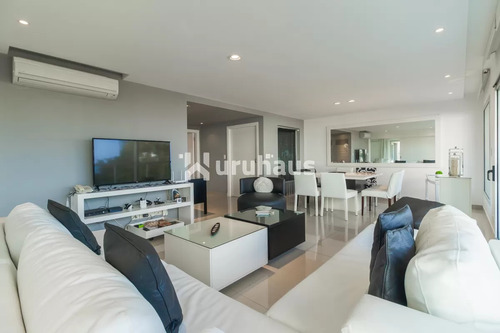 Alquiler Apartamento Tres Dormitorios Playa Brava Edificio Brava Biarritz