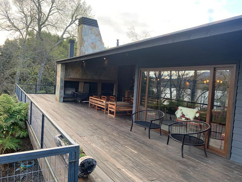 Casa En Venta De 7 Dorm. En Panguipulli