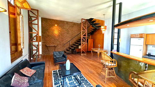 Casa Tres Niveles Barrio Histórico Doble Altura Muy Luminosa