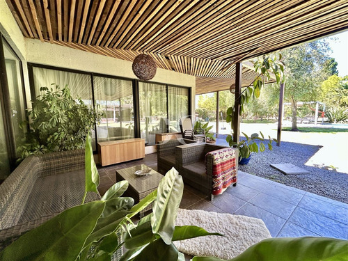 Casa En Venta De 3dorm En Suite Chicureo Poniente Colina