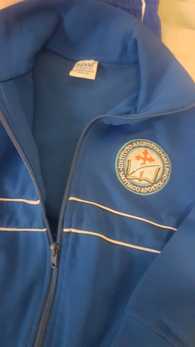 Campera Gimnasia. Uniforme Escolar Colegio Santiago Apòstol.