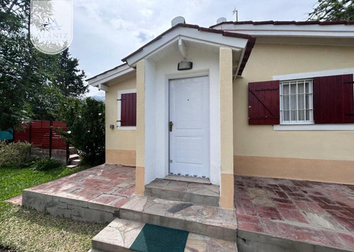 Chalet En Venta, Impecable Con Pileta, En Merlo, S. L.