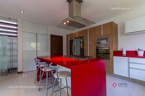 Residencia De Lujo En Los Olivos En Venta