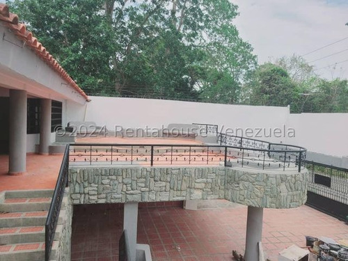 Casa Moderna Totalmente Remodelada, Con Amplios Espacios Iluminados Colinas De Guataparo 24-23018