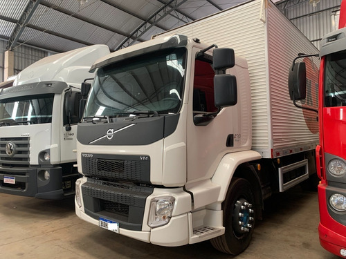 Imagem 2 de 14 de Volvo Vm 270 Truck 2020