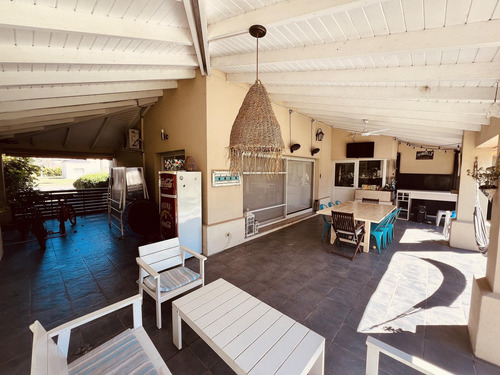 Venta Casa En Cadaques (funes Hills)