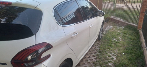 Imagen 3 de 16 de Peugeot 208 2016 1.6 Feline Pack Cuir