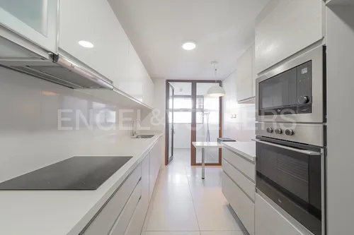 Moderno Departamento En Sector Residencial