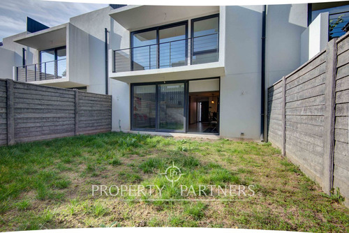 Amplio Townhouse En Excelente Ubicación 4d 3b 2e