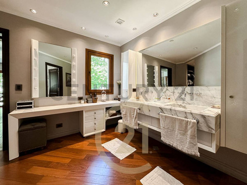Casa Estilo Frances En Barrio Saint Thomas