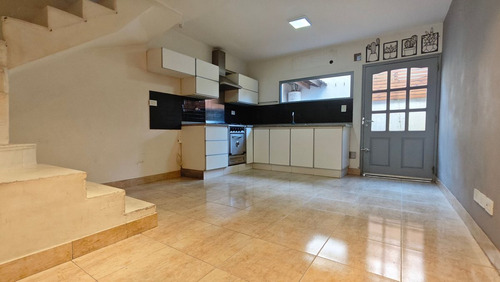 Ph Triplex 4 Ambientes Con Patio Caseros