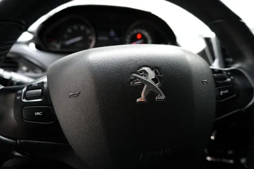 Peugeot 208 Allure At 1.6 Dqu162