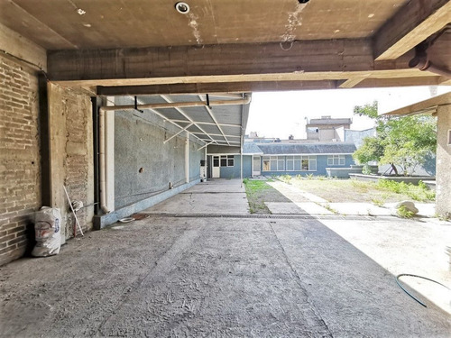 Edificio De 1,036m2 / Uso De Suelo Mixto