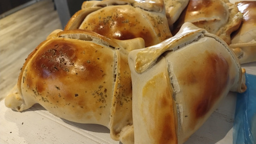 Variedad De Pan, Dulces Y Empanadas