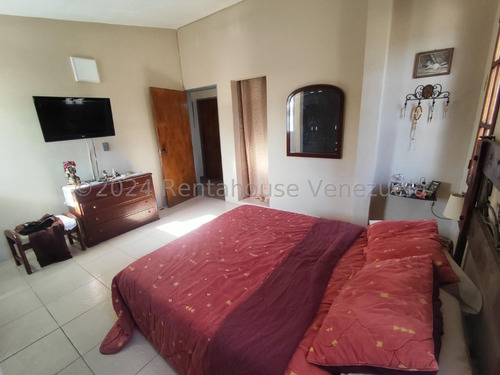 José Trivero Vende Hermosa Casa Ubicada En Excelente Zona De Cabudare, Cuenta Con Tanque Subterraneo