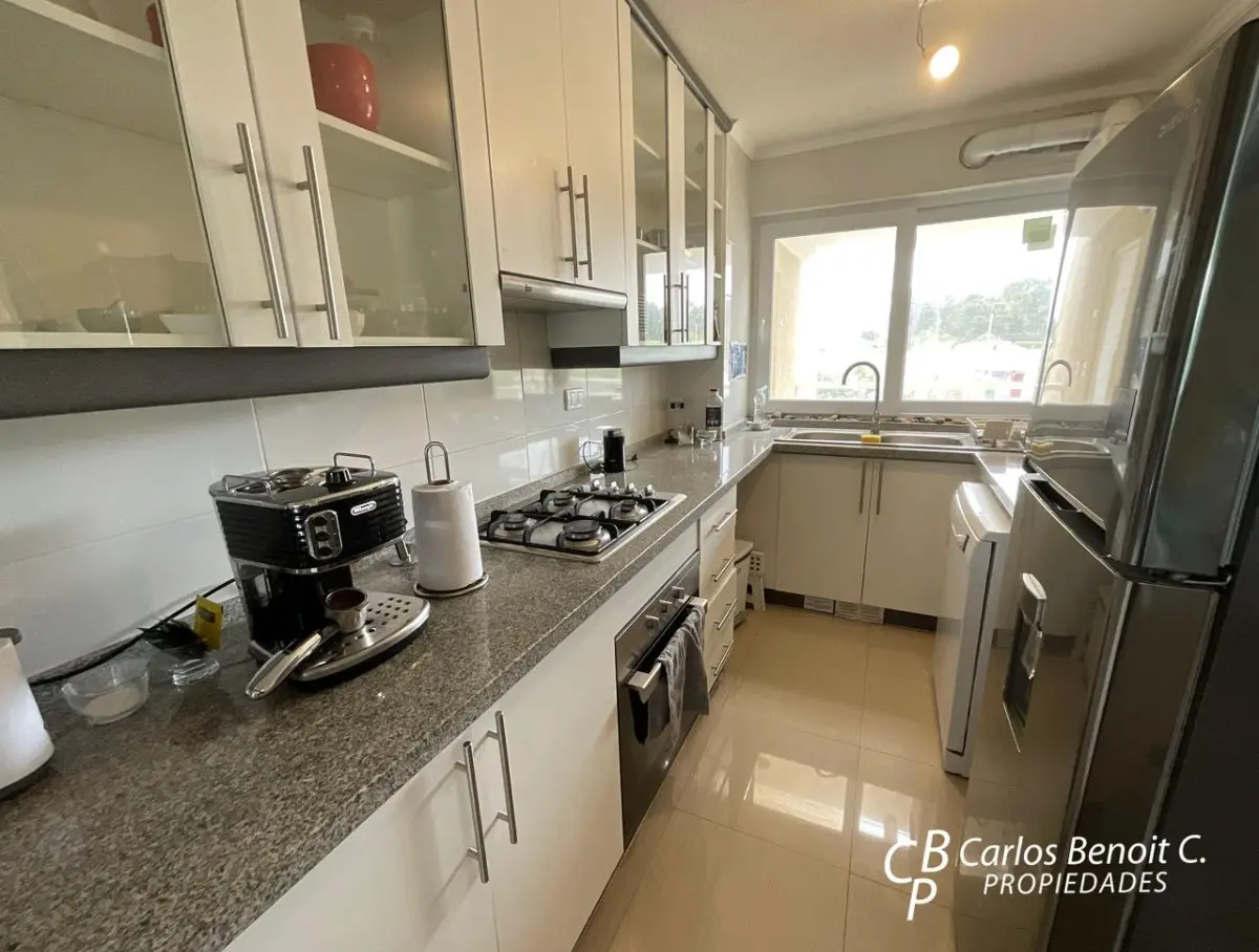 Imagen 5 de 14 de Se Vende Luminoso Departamento Amoblado Barrio El Golf