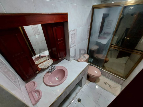 En Venta Amplio Townhouse En Res Puerto Morro Av. Américo Vespucio