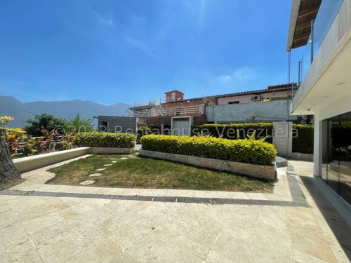 23-30160 Venta Hermosa Casa, Completamente Remodelada Y Decorada Con Muy Buen Gusto