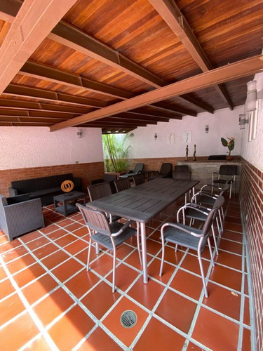Casa Duplex Para Venta En Santa Paula #2369
