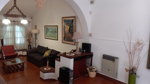 Hermosa Casa 4 Dormit, Pileta Con Caldera, Quincho, Baño Con Jacuzzi. B° Villa Cabrera