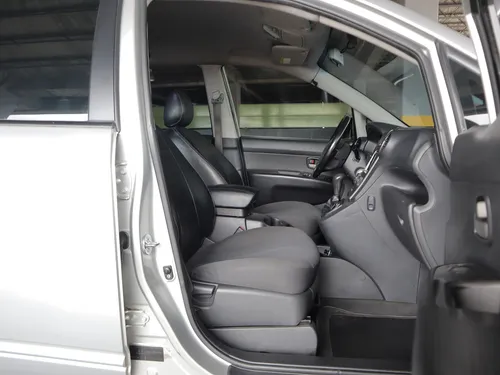 Kia Carens RONDO LX 2.0 MT 4X2 7PSJ