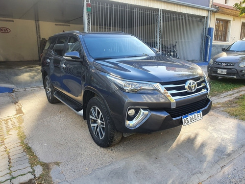 Imagen 3 de 10 de Toyota Sw4 2.8 Srx 177cv 4x4 7as At 2017