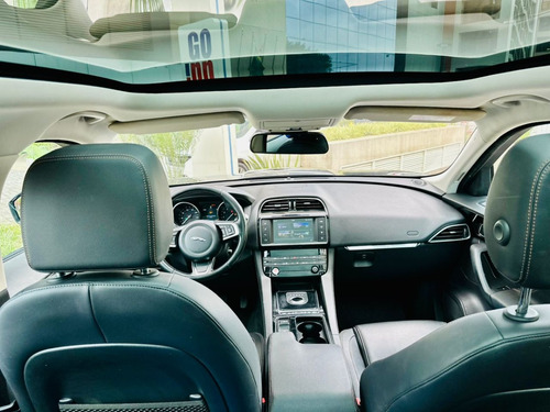 Jaguar F-PACE 2.0 Prestige 5p Gasolina