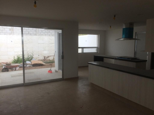 Imagen 2 de 14 de Se Renta Hermosa Residencia En Lomas De Juriquilla, 4 Recámaras, Jardín, Ctoserv