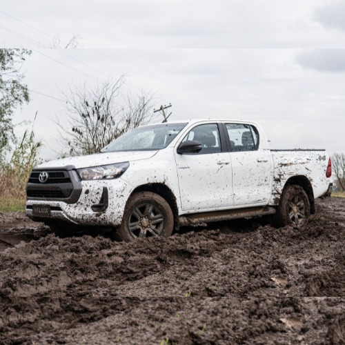 Hilux 4x4 Dc Srv 2.8 Mt 2024
