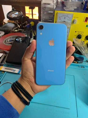 Carcasa iPhone XR Color Azul Sin Detalles Estéticos