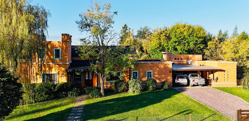 Casa En Venta, Terreno Media Hectárea En Manzanares, La Escondida