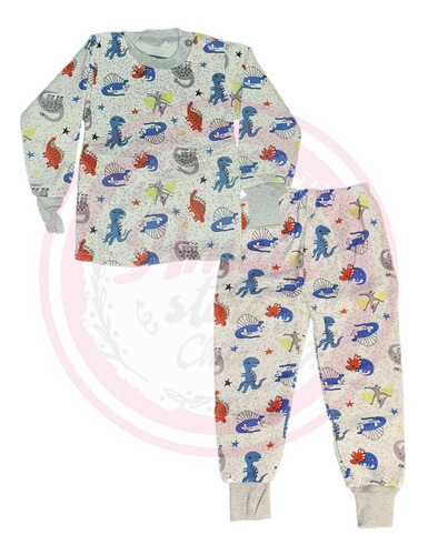 Imagen 1 de 8 de Pijama Niño 2 Pzas Polar Dinosaurio, Carros, Tractor Y Otros