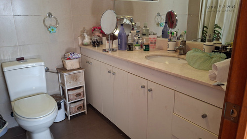 Casa Moderna Y Amplia 5d/4b Con Quincho En Arriendo