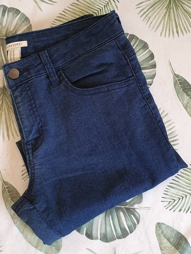 Jean Forever21 . Elastizado. T: 28. Azul Oscuro.