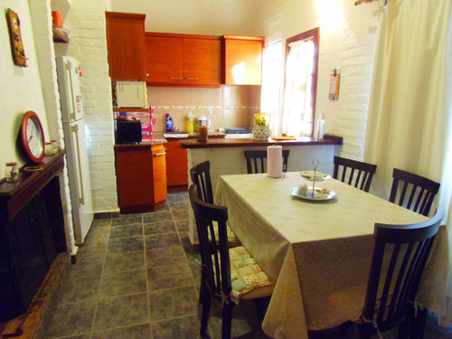 Imagen 2 de 14 de Hermoso Chalet 200 Metros Del Mar !!!