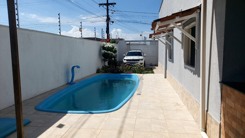 Casa De Esquina Com 3 Quartos (uma Suíte) E 2 Banheiros