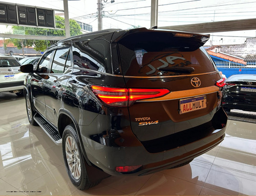 Toyota Hilux SW4 2.8 D-4D TURBO DIESEL SRX 7L 4X4 AUTOMÁTICO