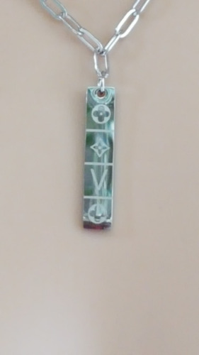 Collar Acero Inoxidable Plateado Multicapa Placa V