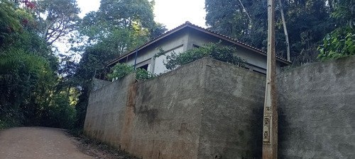 Casa 85 M2 Com Terreno De 10.691 M2.