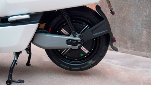 Imagen 9 de 16 de Moto Electrica Scooter Nuuv Ngt Bosch Litio Panasonic