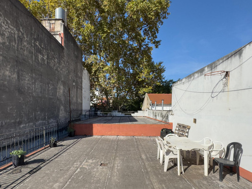 Venta - Casa Tipo Ph - Multifamiliar - 5 Ambientes - Terraza - Taller De Trabajo