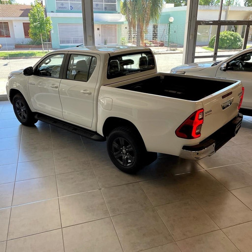 Imagen 2 de 17 de Toyota Hilux Doble Cabina 2.8 Tdi Manual Srv 4x2 0km My2022